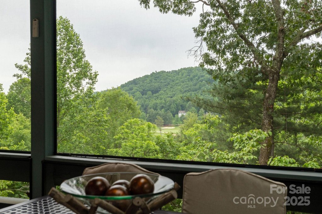 Flat Rock, North Carolina, 28739, United States, 3 Bedrooms Bedrooms, ,3 BathroomsBathrooms,Residential,Forsale,1886043