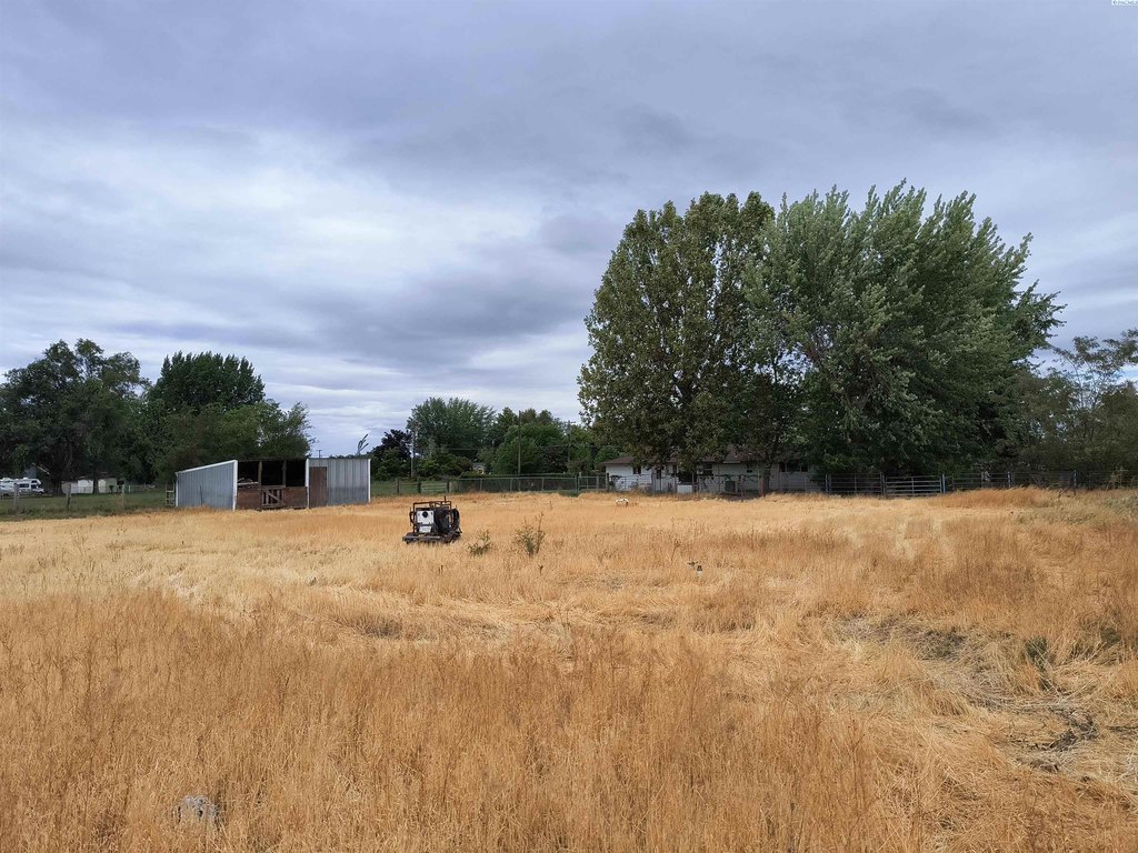 Kennewick, Washington, 99337, United States, 4 Bedrooms Bedrooms, ,2 BathroomsBathrooms,Residential,Forsale,1946098