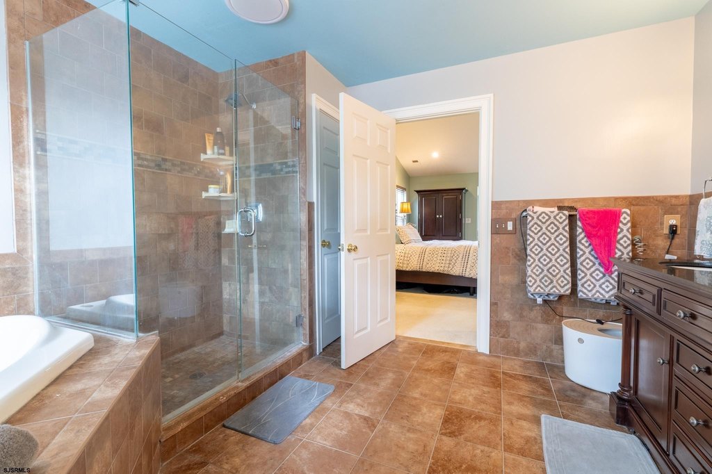 Northfield, New Jersey, 08225, United States, 5 Bedrooms Bedrooms, ,2.5 BathroomsBathrooms,Residential,Forsale,1967256