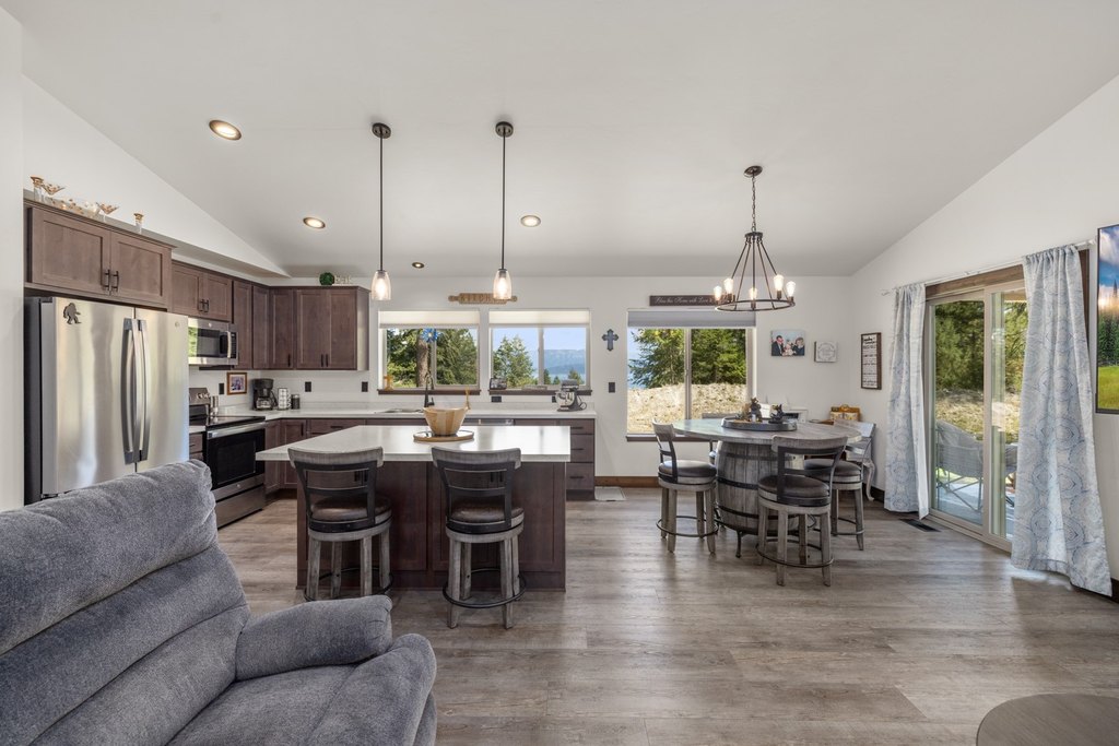 Lakeside, Montana, 59922, United States, 3 Bedrooms Bedrooms, ,2 BathroomsBathrooms,Residential,Forsale,1944295