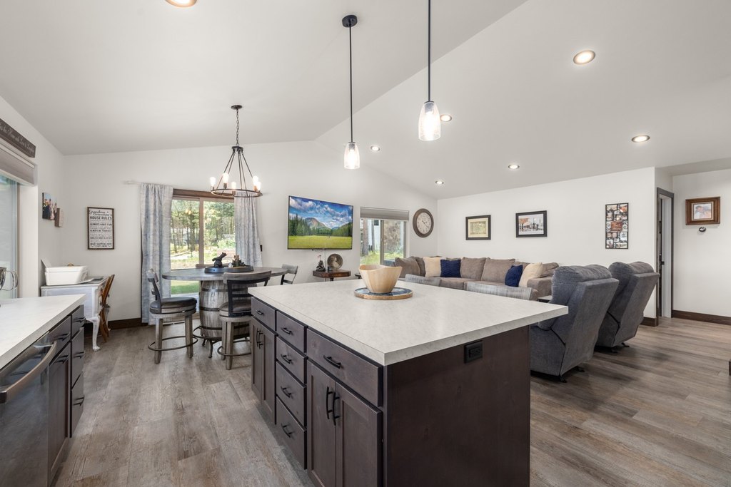 Lakeside, Montana, 59922, United States, 3 Bedrooms Bedrooms, ,2 BathroomsBathrooms,Residential,Forsale,1944295