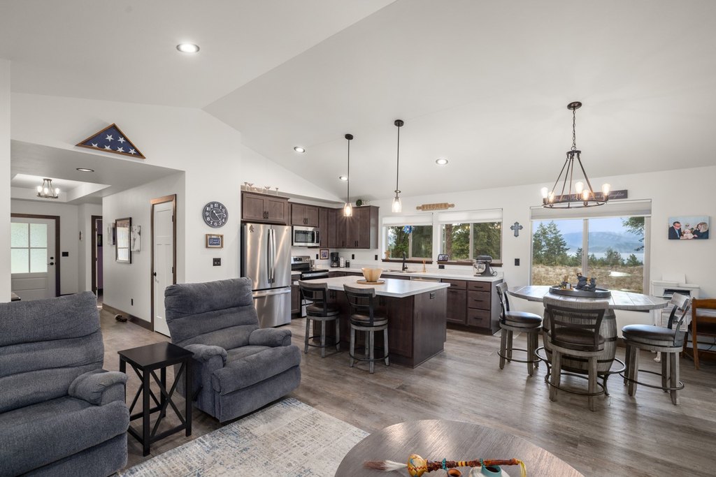 Lakeside, Montana, 59922, United States, 3 Bedrooms Bedrooms, ,2 BathroomsBathrooms,Residential,Forsale,1944295