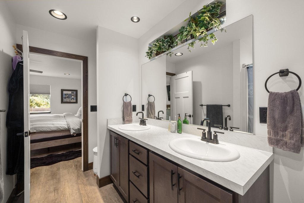 Lakeside, Montana, 59922, United States, 3 Bedrooms Bedrooms, ,2 BathroomsBathrooms,Residential,Forsale,1944295