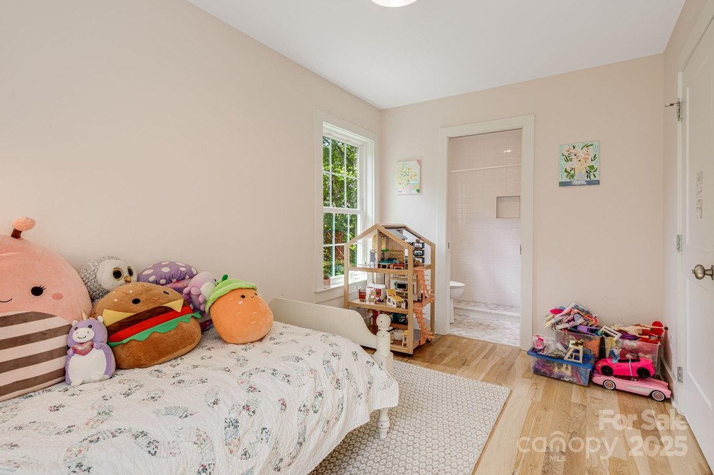 Asheville, North Carolina, 28803, United States, 4 Bedrooms Bedrooms, ,3.5 BathroomsBathrooms,Residential,Forsale,1985898