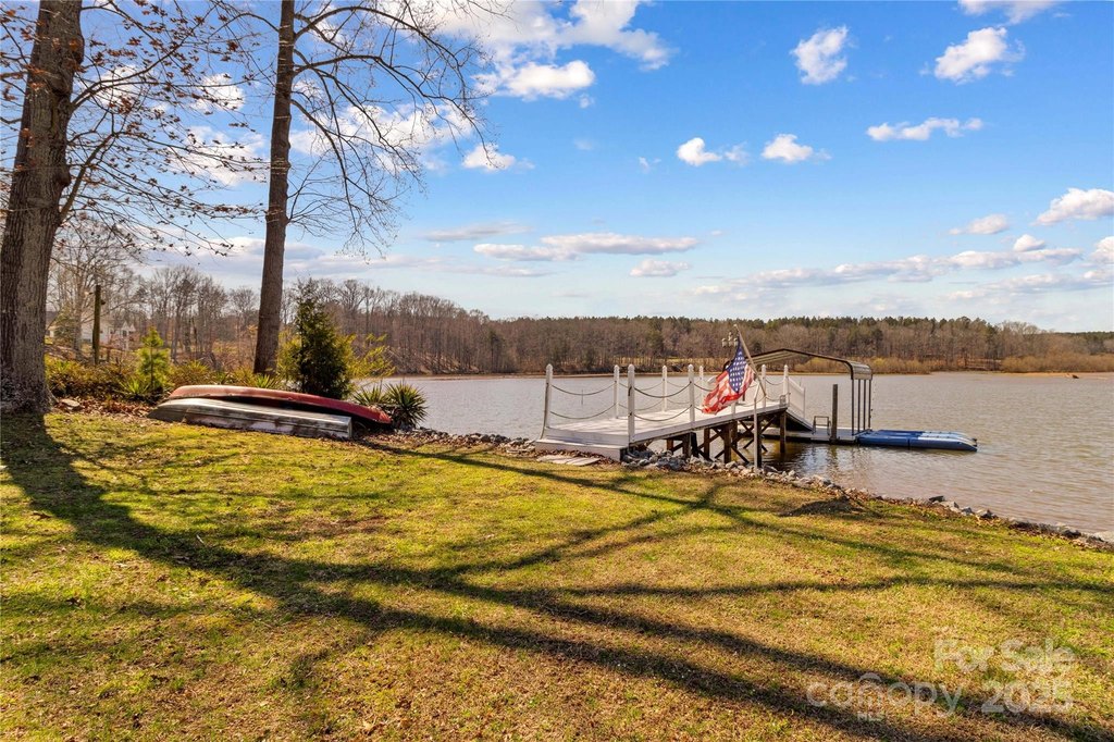 Sherrills Ford, North Carolina, 28673, United States, 2 Bedrooms Bedrooms, ,2 BathroomsBathrooms,Residential,Forsale,1953171