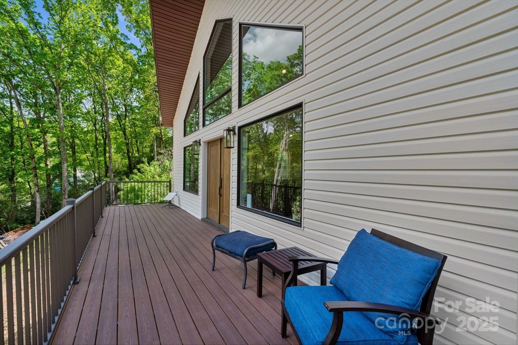 Hendersonville, North Carolina, 28792, United States, 3 Bedrooms Bedrooms, ,3 BathroomsBathrooms,Residential,Forsale,1962019