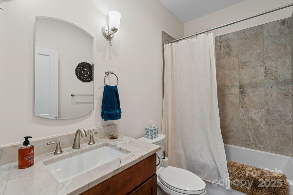 Hendersonville, North Carolina, 28792, United States, 3 Bedrooms Bedrooms, ,3 BathroomsBathrooms,Residential,Forsale,1962019