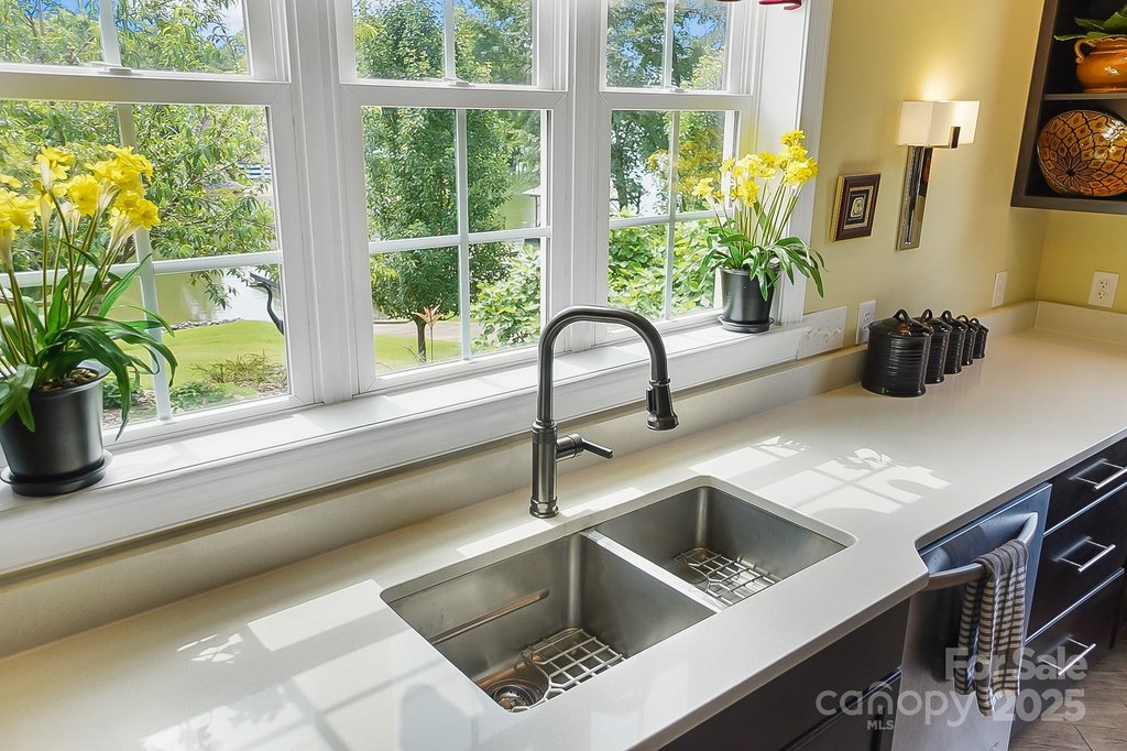 York, South Carolina, 29745, United States, 5 Bedrooms Bedrooms, ,6.5 BathroomsBathrooms,Residential,Forsale,1884405