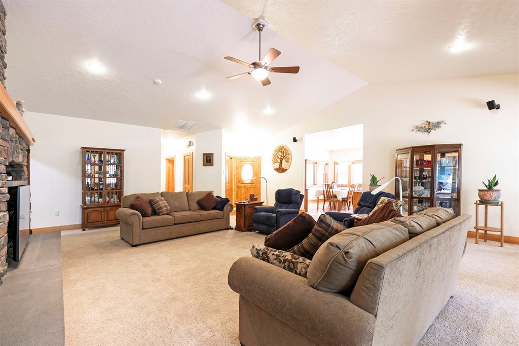 Hamilton, Montana, 59840, United States, 3 Bedrooms Bedrooms, ,2.5 BathroomsBathrooms,Residential,Forsale,1944297