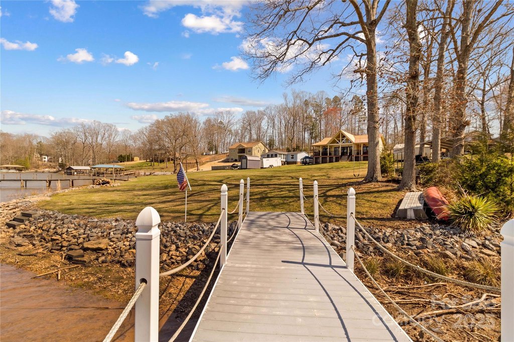 Sherrills Ford, North Carolina, 28673, United States, 2 Bedrooms Bedrooms, ,2 BathroomsBathrooms,Residential,Forsale,1953171