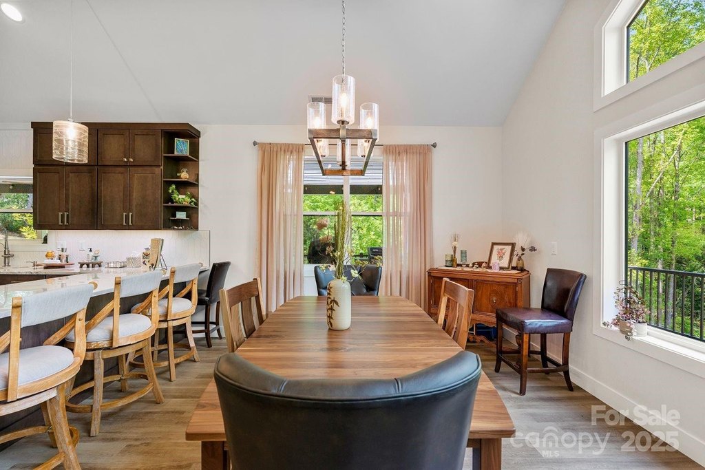 Hendersonville, North Carolina, 28792, United States, 3 Bedrooms Bedrooms, ,3 BathroomsBathrooms,Residential,Forsale,1962019