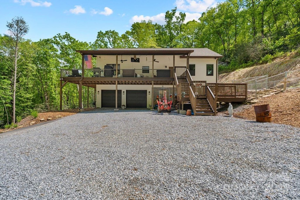 Hendersonville, North Carolina, 28792, United States, 3 Bedrooms Bedrooms, ,3 BathroomsBathrooms,Residential,Forsale,1962019