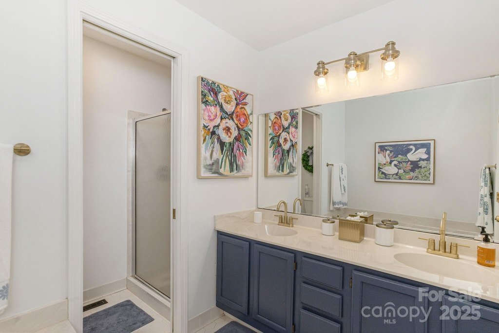 Flat Rock, North Carolina, 28739, United States, 3 Bedrooms Bedrooms, ,3 BathroomsBathrooms,Residential,Forsale,1886043