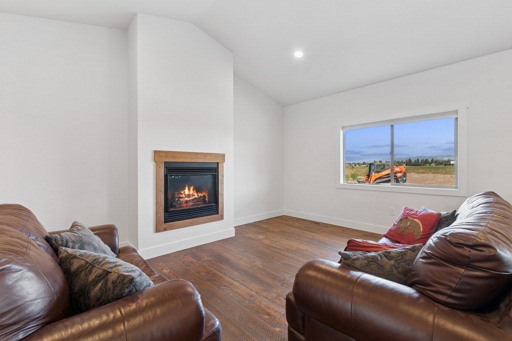 Kalispell, Montana, 59901, United States, 4 Bedrooms Bedrooms, ,3 BathroomsBathrooms,Residential,Forsale,1914986