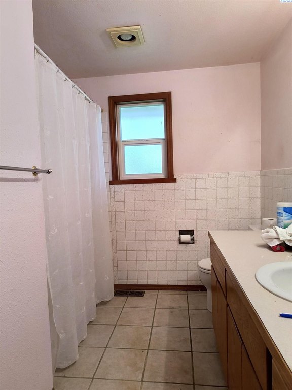 Kennewick, Washington, 99337, United States, 4 Bedrooms Bedrooms, ,2 BathroomsBathrooms,Residential,Forsale,1946098