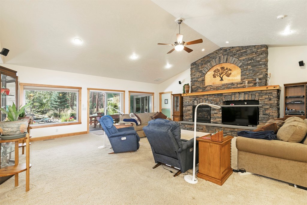 Hamilton, Montana, 59840, United States, 3 Bedrooms Bedrooms, ,2.5 BathroomsBathrooms,Residential,Forsale,1944297