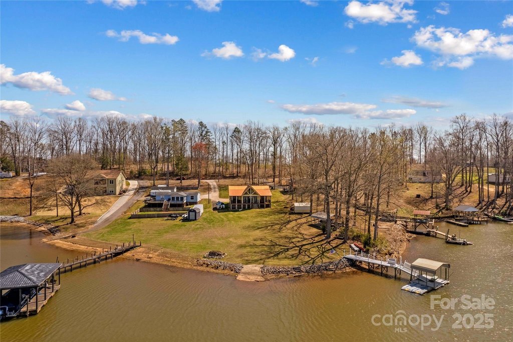 Sherrills Ford, North Carolina, 28673, United States, 2 Bedrooms Bedrooms, ,2 BathroomsBathrooms,Residential,Forsale,1953171