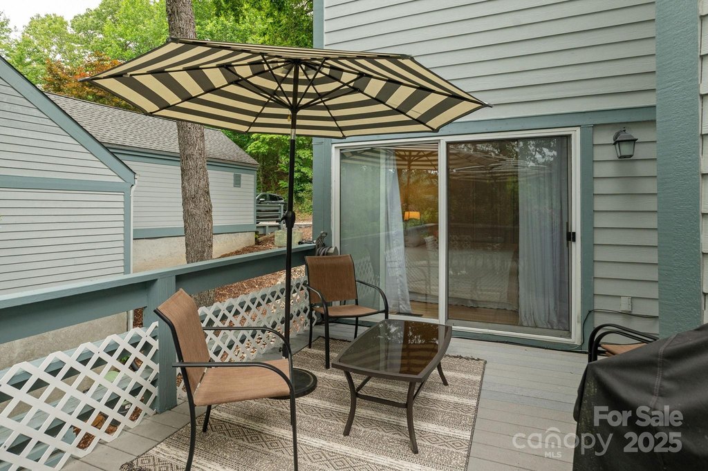 Flat Rock, North Carolina, 28739, United States, 3 Bedrooms Bedrooms, ,3 BathroomsBathrooms,Residential,Forsale,1886043