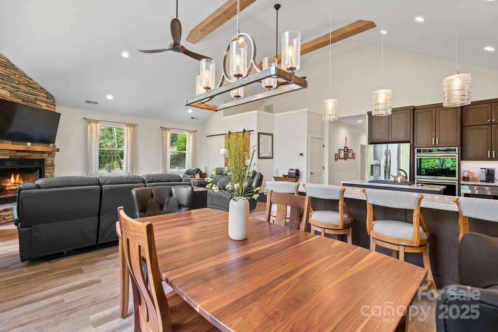 Hendersonville, North Carolina, 28792, United States, 3 Bedrooms Bedrooms, ,3 BathroomsBathrooms,Residential,Forsale,1962019