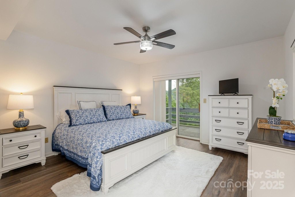 Flat Rock, North Carolina, 28739, United States, 3 Bedrooms Bedrooms, ,3 BathroomsBathrooms,Residential,Forsale,1886043