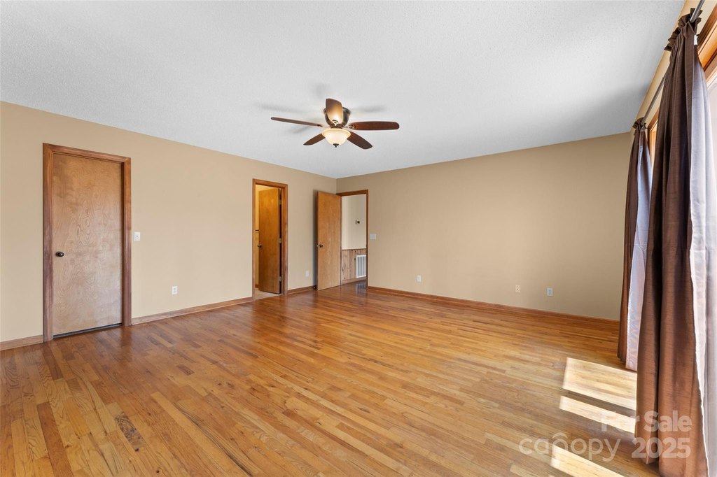 Maggie Valley, North Carolina, 28751, United States, 3 Bedrooms Bedrooms, ,3 BathroomsBathrooms,Residential,Forsale,1960259