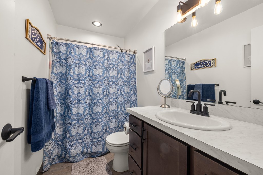 Lakeside, Montana, 59922, United States, 3 Bedrooms Bedrooms, ,2 BathroomsBathrooms,Residential,Forsale,1944295