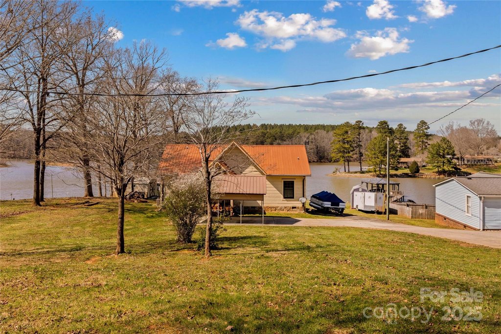 Sherrills Ford, North Carolina, 28673, United States, 2 Bedrooms Bedrooms, ,2 BathroomsBathrooms,Residential,Forsale,1953171