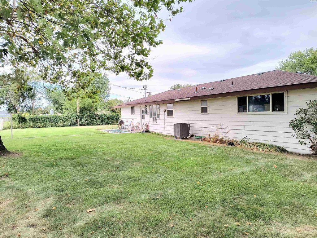 Kennewick, Washington, 99337, United States, 4 Bedrooms Bedrooms, ,2 BathroomsBathrooms,Residential,Forsale,1946098