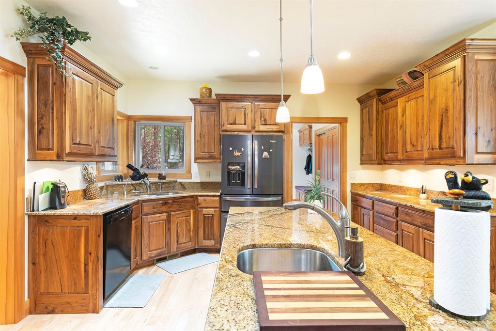 Hamilton, Montana, 59840, United States, 3 Bedrooms Bedrooms, ,2.5 BathroomsBathrooms,Residential,Forsale,1944297