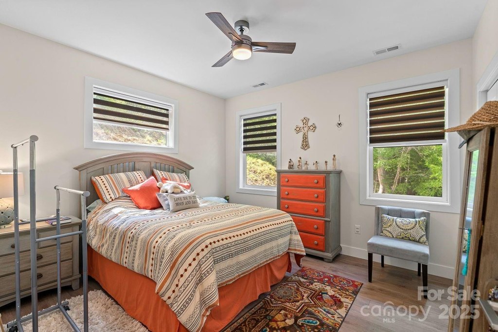 Hendersonville, North Carolina, 28792, United States, 3 Bedrooms Bedrooms, ,3 BathroomsBathrooms,Residential,Forsale,1962019