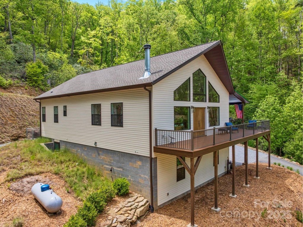 Hendersonville, North Carolina, 28792, United States, 3 Bedrooms Bedrooms, ,3 BathroomsBathrooms,Residential,Forsale,1962019