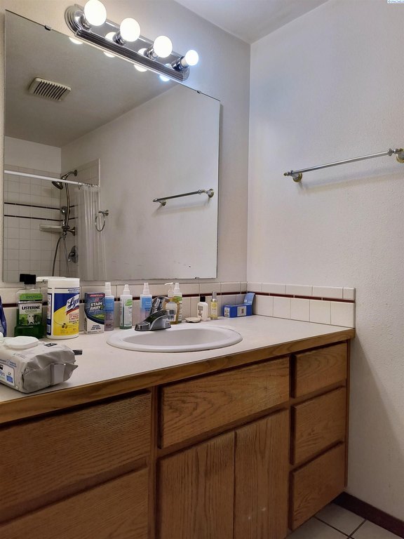 Kennewick, Washington, 99337, United States, 4 Bedrooms Bedrooms, ,2 BathroomsBathrooms,Residential,Forsale,1946098