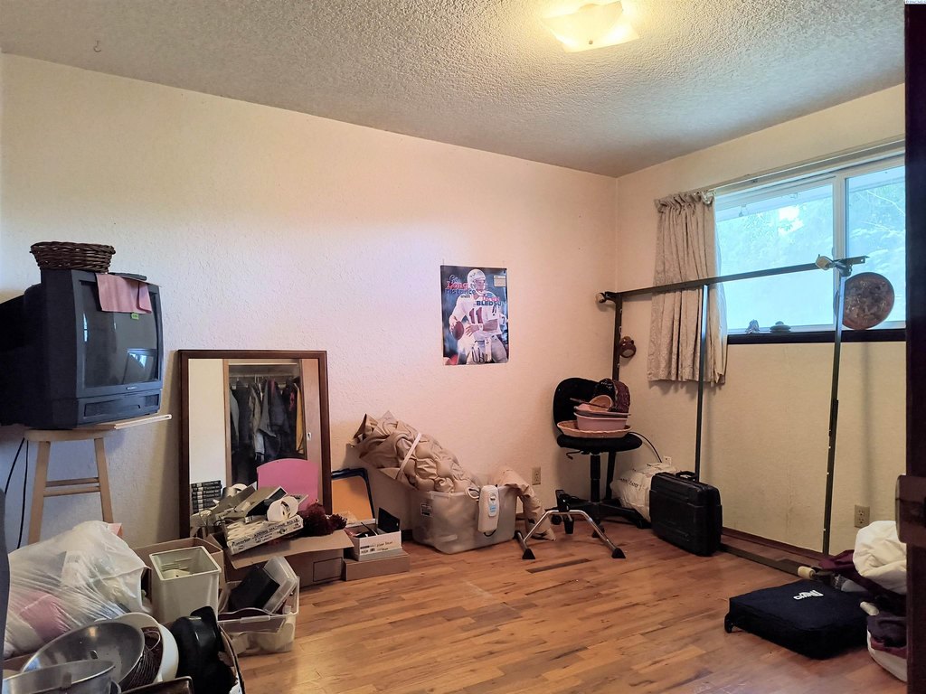 Kennewick, Washington, 99337, United States, 4 Bedrooms Bedrooms, ,2 BathroomsBathrooms,Residential,Forsale,1946098