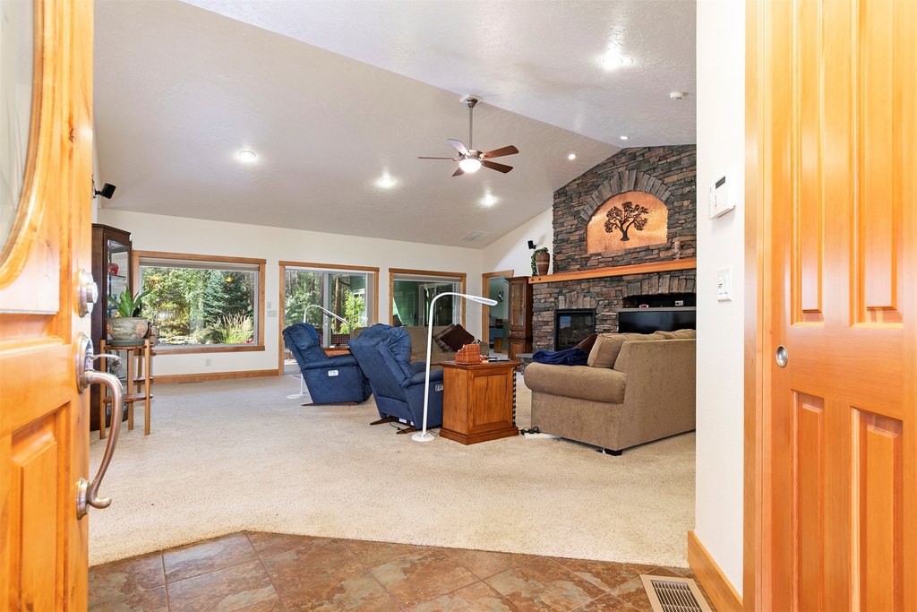 Hamilton, Montana, 59840, United States, 3 Bedrooms Bedrooms, ,2.5 BathroomsBathrooms,Residential,Forsale,1944297