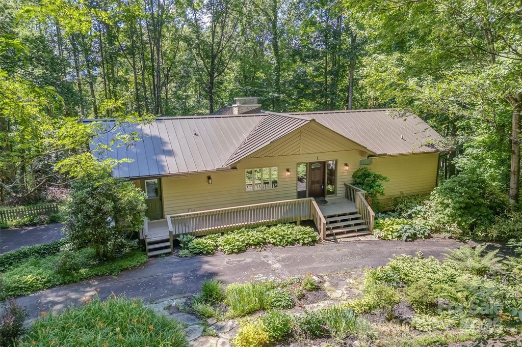 Maggie Valley, North Carolina, 28751, United States, 3 Bedrooms Bedrooms, ,3 BathroomsBathrooms,Residential,Forsale,1960259