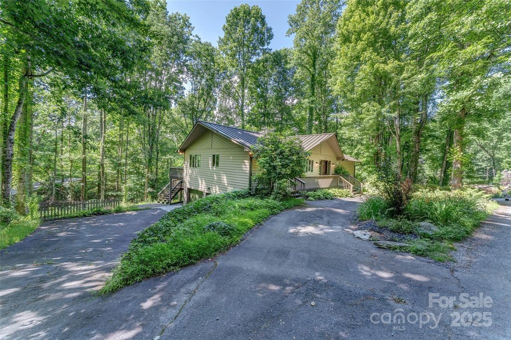 Maggie Valley, North Carolina, 28751, United States, 3 Bedrooms Bedrooms, ,3 BathroomsBathrooms,Residential,Forsale,1960259