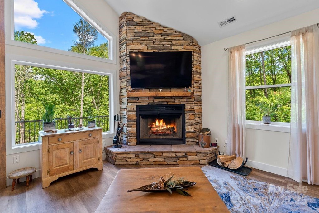 Hendersonville, North Carolina, 28792, United States, 3 Bedrooms Bedrooms, ,3 BathroomsBathrooms,Residential,Forsale,1962019