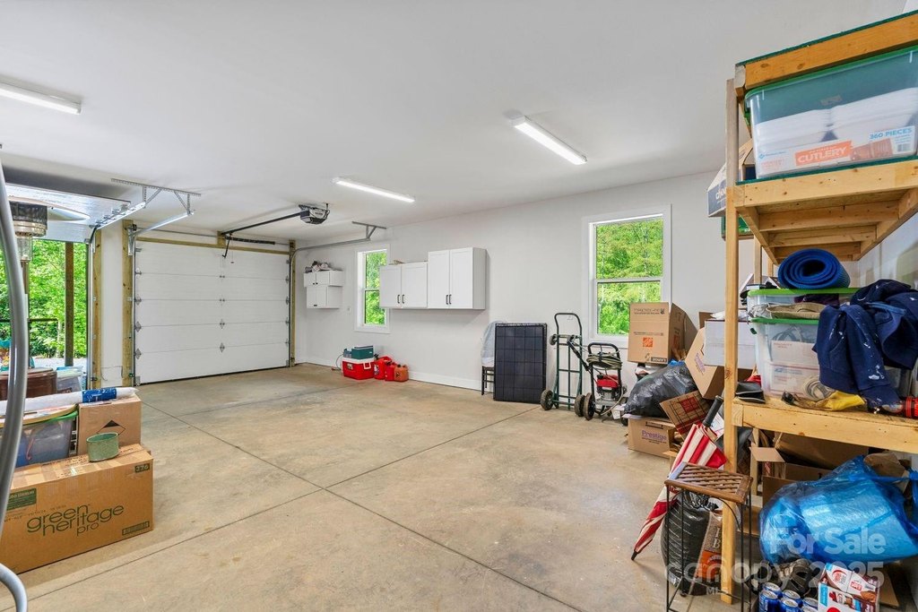 Hendersonville, North Carolina, 28792, United States, 3 Bedrooms Bedrooms, ,3 BathroomsBathrooms,Residential,Forsale,1962019