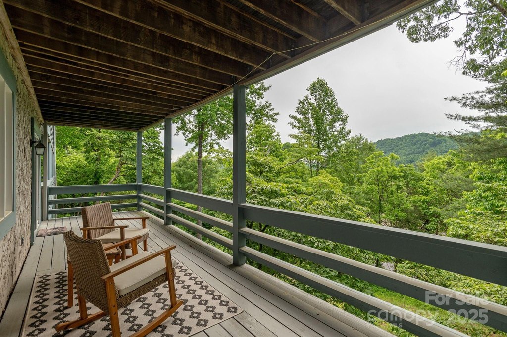 Flat Rock, North Carolina, 28739, United States, 3 Bedrooms Bedrooms, ,3 BathroomsBathrooms,Residential,Forsale,1886043