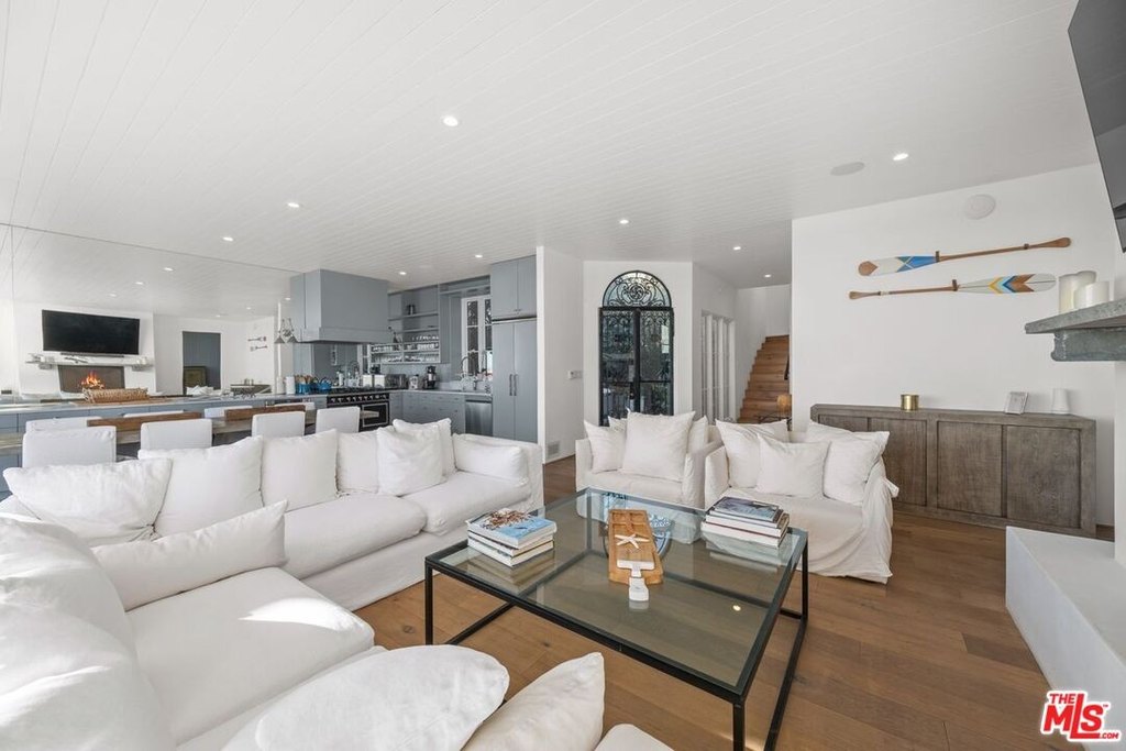 Malibu, California, 90265, United States, 3 Bedrooms Bedrooms, ,2.5 BathroomsBathrooms,Residential,Forsale,1946215