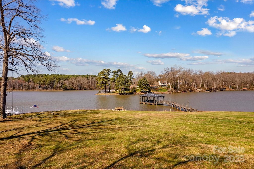 Sherrills Ford, North Carolina, 28673, United States, 2 Bedrooms Bedrooms, ,2 BathroomsBathrooms,Residential,Forsale,1953171