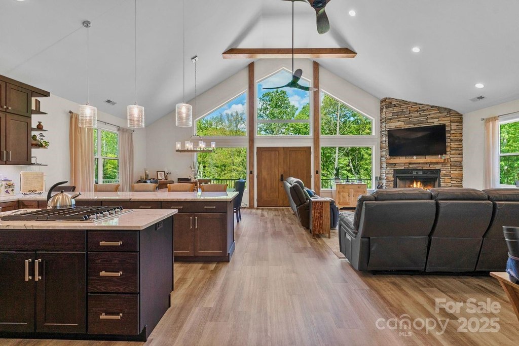 Hendersonville, North Carolina, 28792, United States, 3 Bedrooms Bedrooms, ,3 BathroomsBathrooms,Residential,Forsale,1962019