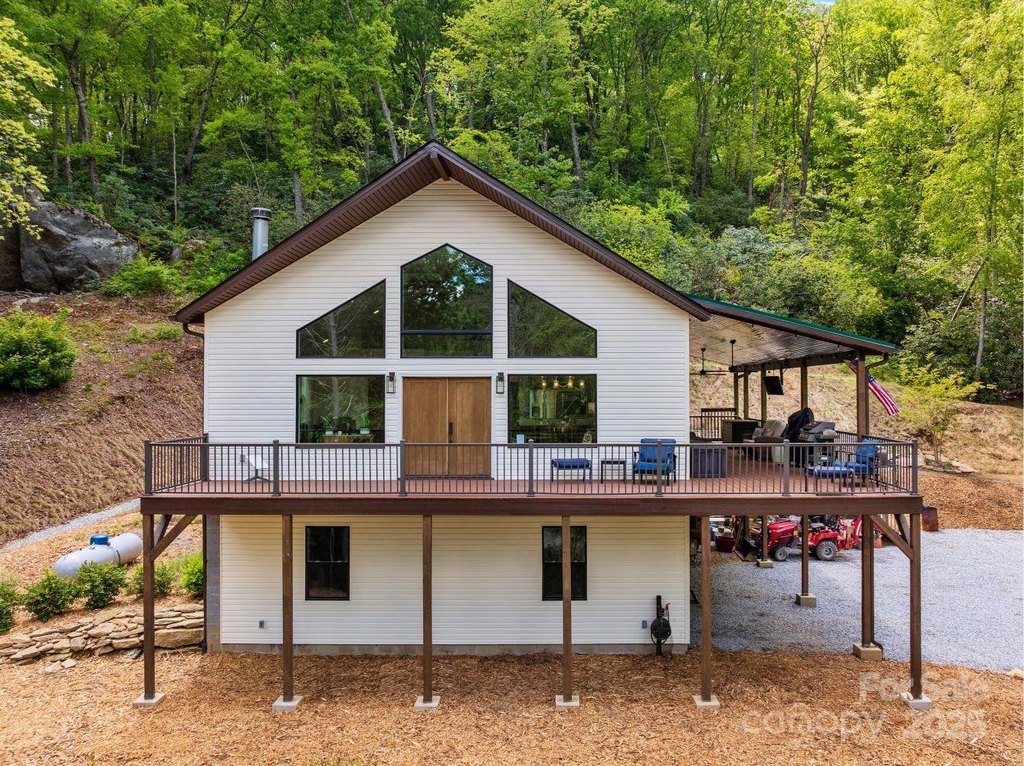 Hendersonville, North Carolina, 28792, United States, 3 Bedrooms Bedrooms, ,3 BathroomsBathrooms,Residential,Forsale,1962019