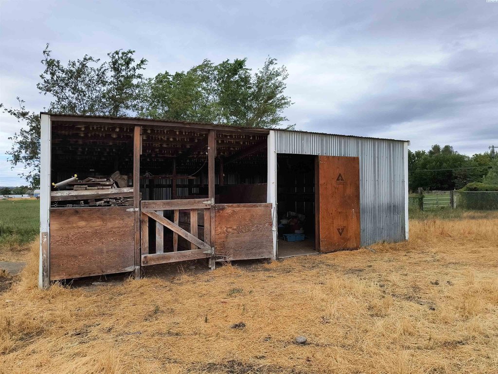 Kennewick, Washington, 99337, United States, 4 Bedrooms Bedrooms, ,2 BathroomsBathrooms,Residential,Forsale,1946098