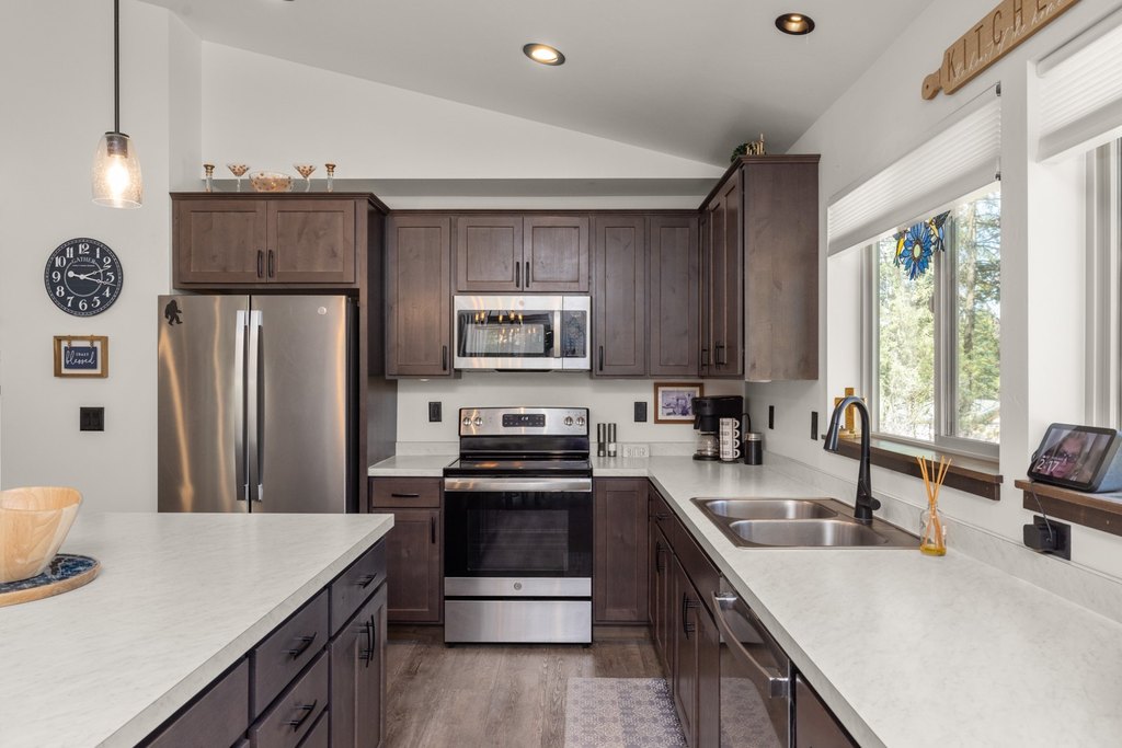 Lakeside, Montana, 59922, United States, 3 Bedrooms Bedrooms, ,2 BathroomsBathrooms,Residential,Forsale,1944295