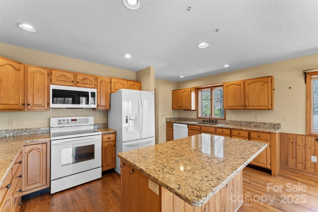 Maggie Valley, North Carolina, 28751, United States, 3 Bedrooms Bedrooms, ,3 BathroomsBathrooms,Residential,Forsale,1960259