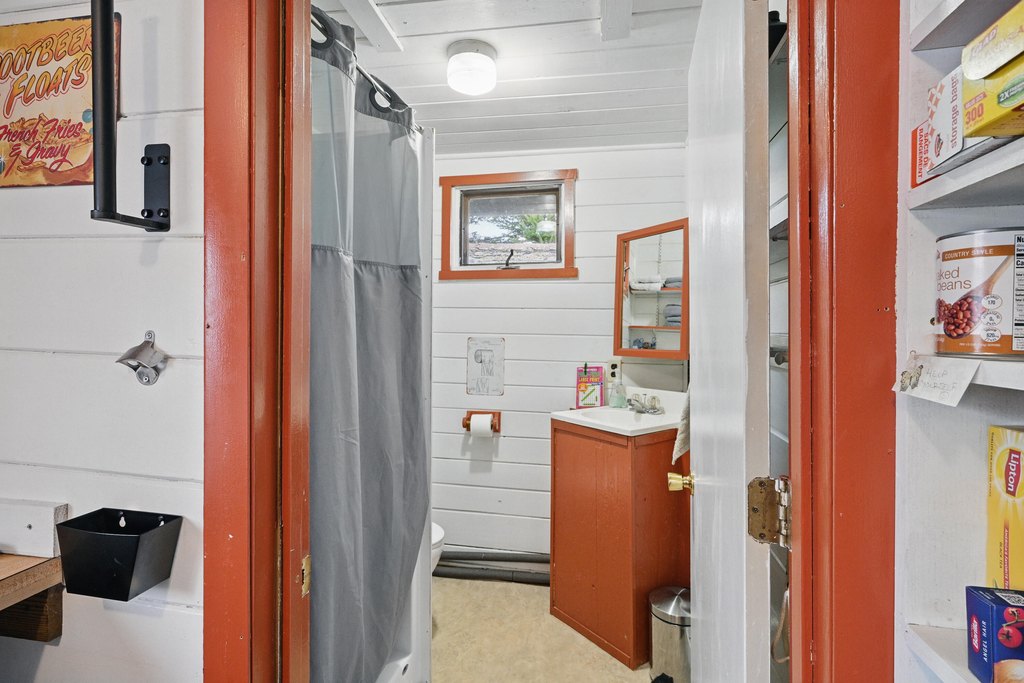 Roxbury, Maine, 04275, United States, 9 Bedrooms Bedrooms, ,5 BathroomsBathrooms,Residential,Forsale,1933988