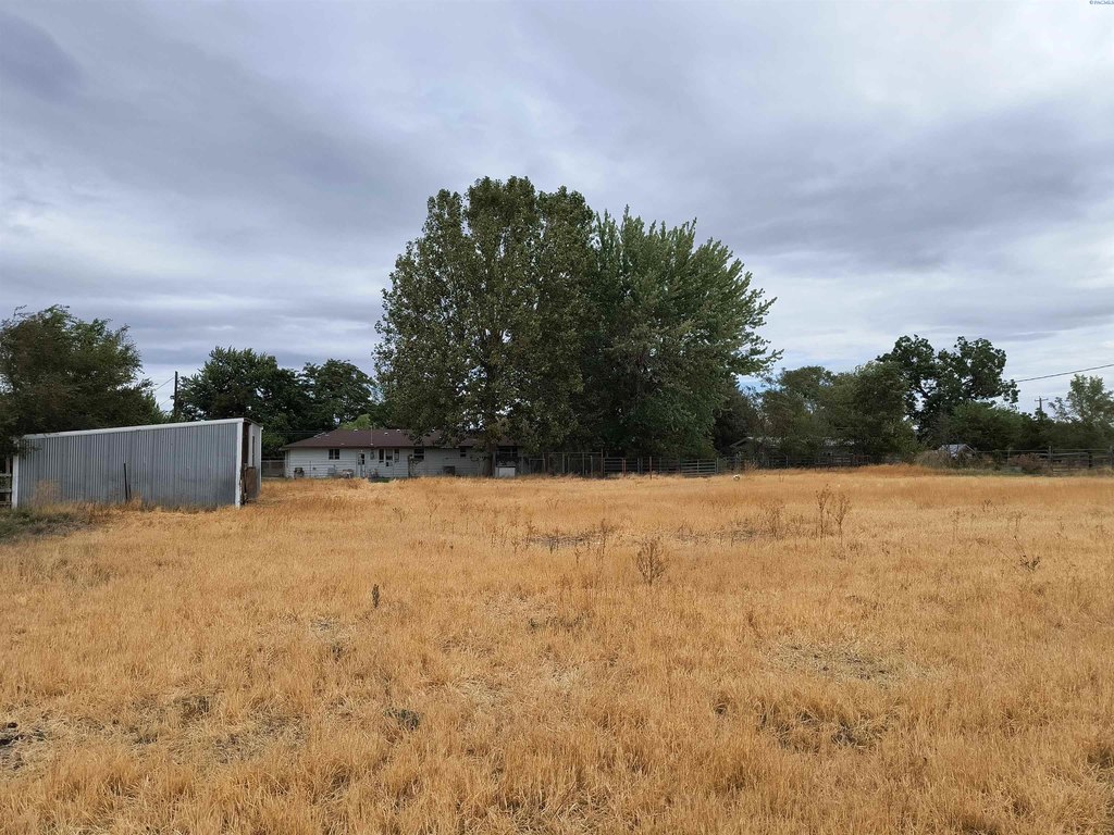 Kennewick, Washington, 99337, United States, 4 Bedrooms Bedrooms, ,2 BathroomsBathrooms,Residential,Forsale,1946098