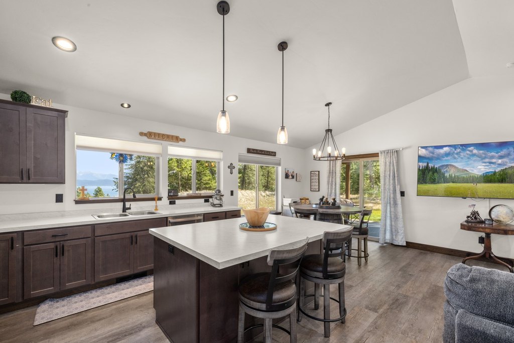 Lakeside, Montana, 59922, United States, 3 Bedrooms Bedrooms, ,2 BathroomsBathrooms,Residential,Forsale,1944295