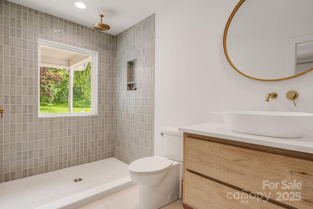 Asheville, North Carolina, 28803, United States, 4 Bedrooms Bedrooms, ,3.5 BathroomsBathrooms,Residential,Forsale,1985898